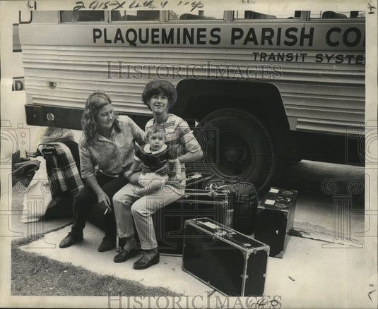 1969 Press Photo Hurricane Camille - Evacuees Mary, Rosemary & Mrs. John Thiel - Historic Images