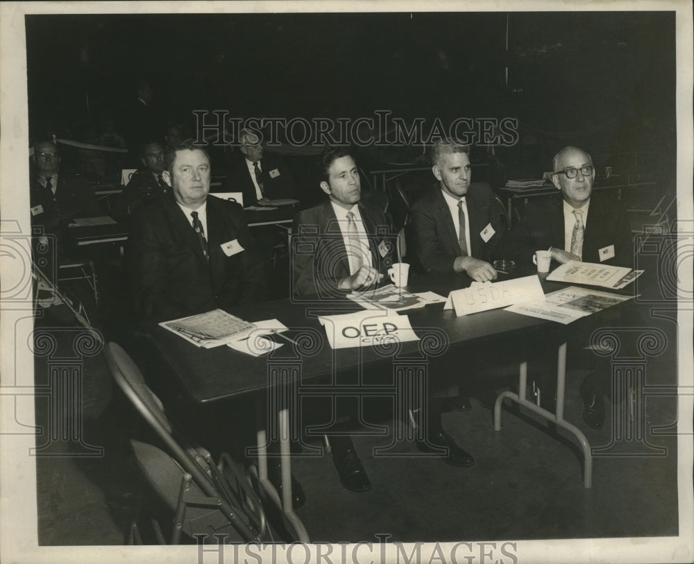 1970 Press Photo Hurricane Foresight Meeting with J. Taylor, E. Senat, B. Wood - Historic Images