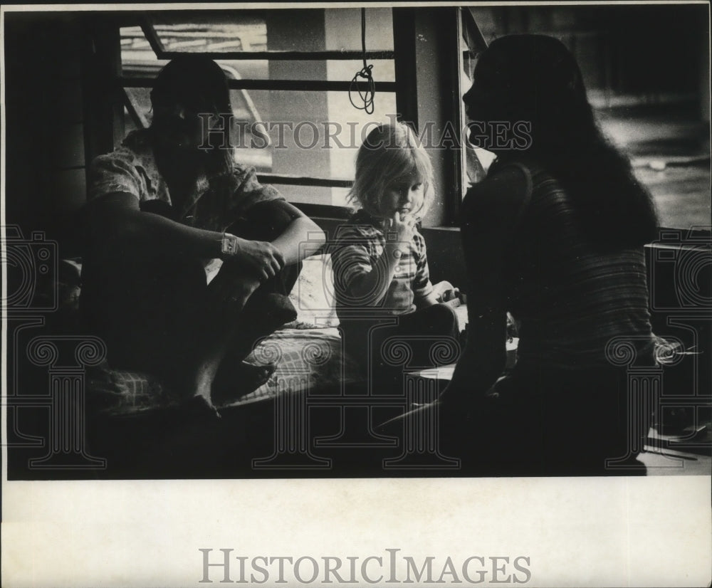 1977 Press Photo Hurricane Babe- Family waiting out the storm. - noa04070 - Historic Images