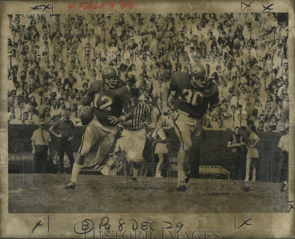 1968 Press Photo Sugar Bowl- Quarterback Mike Covan (12) rollout pass. - Historic Images
