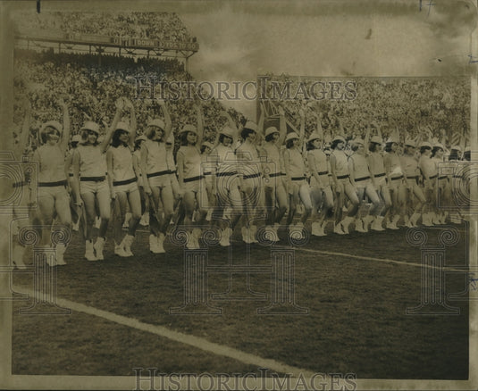 1967 Sugar Bowl- Louis-Annes of Minden go through formation. - Historic Images
