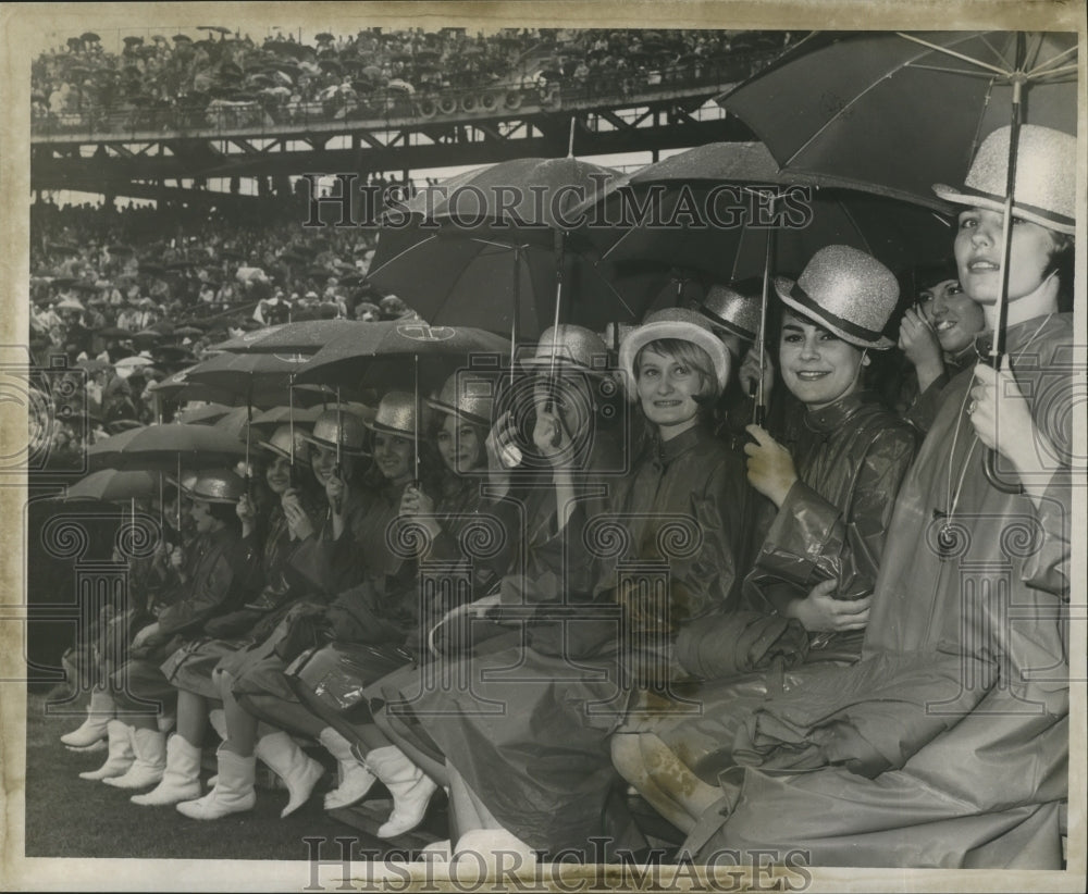 1967 Press Photo Sugar Bowl Classics - Louis Anne&#39;s Performers at Game in Rain- Historic Images