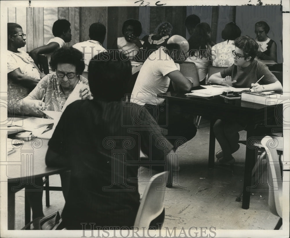 1969 Press Photo Hurricane Camille- Red Cross Emergency Assistance Headquarters. - Historic Images