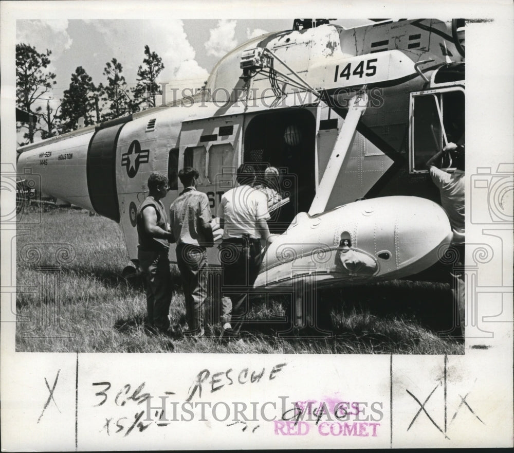 1969 Hurricane Camille-Refugees from Waveland Miss. evacuated. - Historic Images