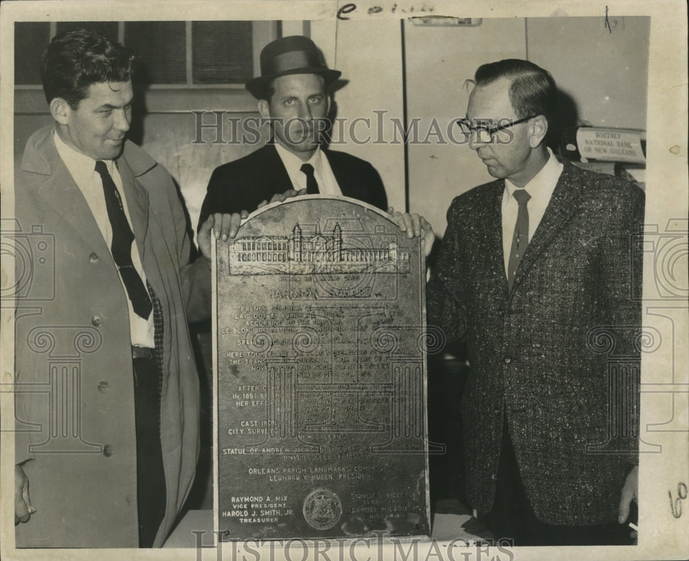 1962 Press Photo New Orleans Jackson Square- Historical Marker found intact. - Historic Images