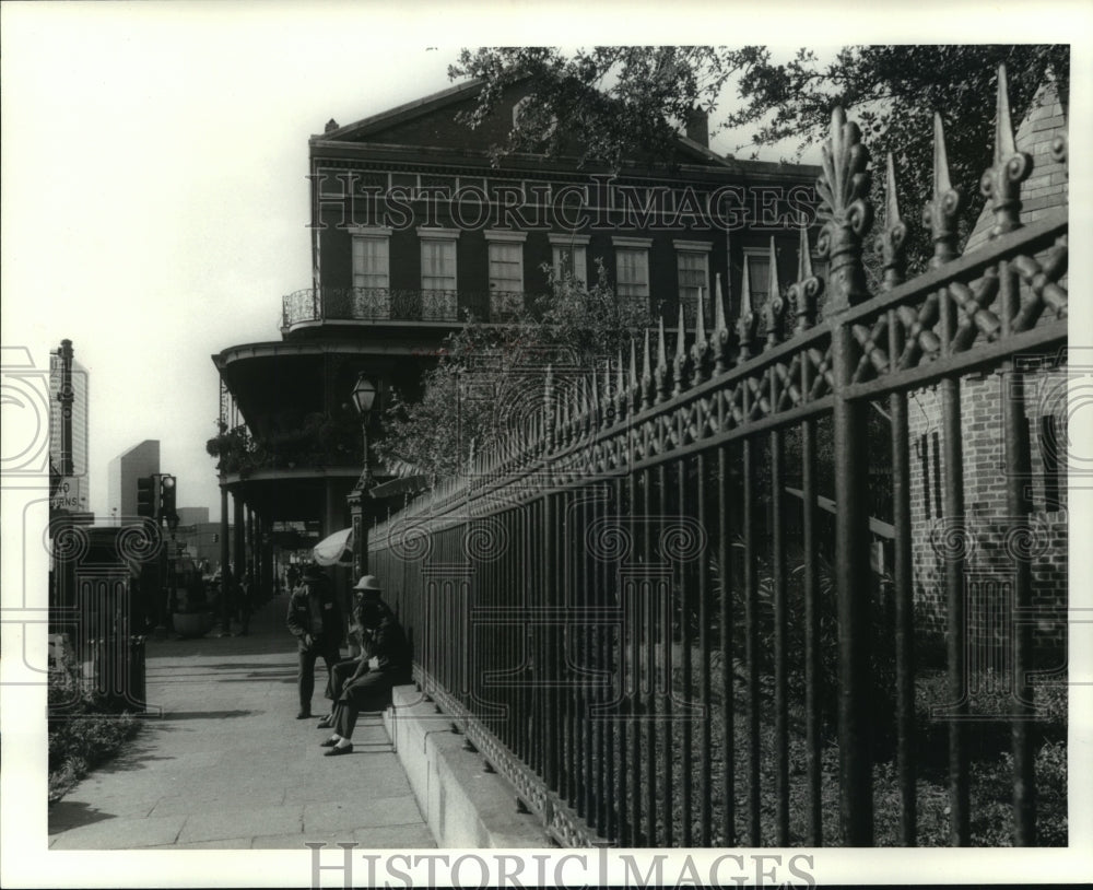 1985 New Orleans Jackson Square -Hanging out on the Square - Historic Images