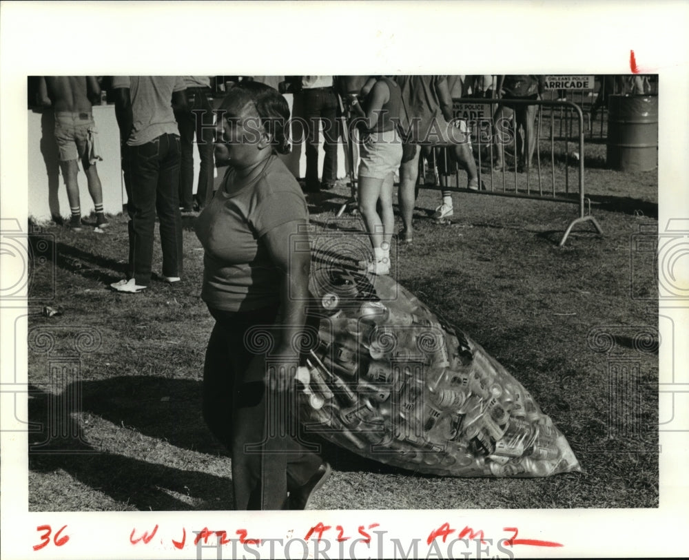 1986 New Orleans Jazz and Heritage Festival- Collecting cans. - Historic Images