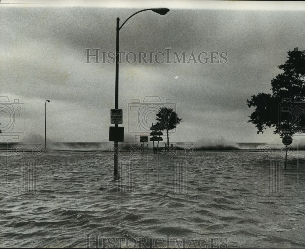 1975 Press Photo Hurricane Eloise- Flood waters along the shoreline. - noa04411 - Historic Images