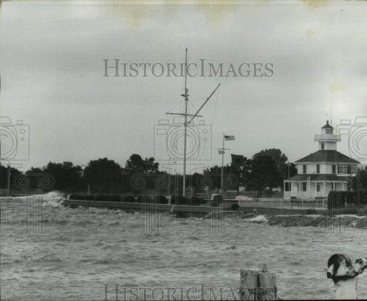 1975 Press Photo Hurricane Eloise, Pier Facing High Water Levels From Storm - Historic Images