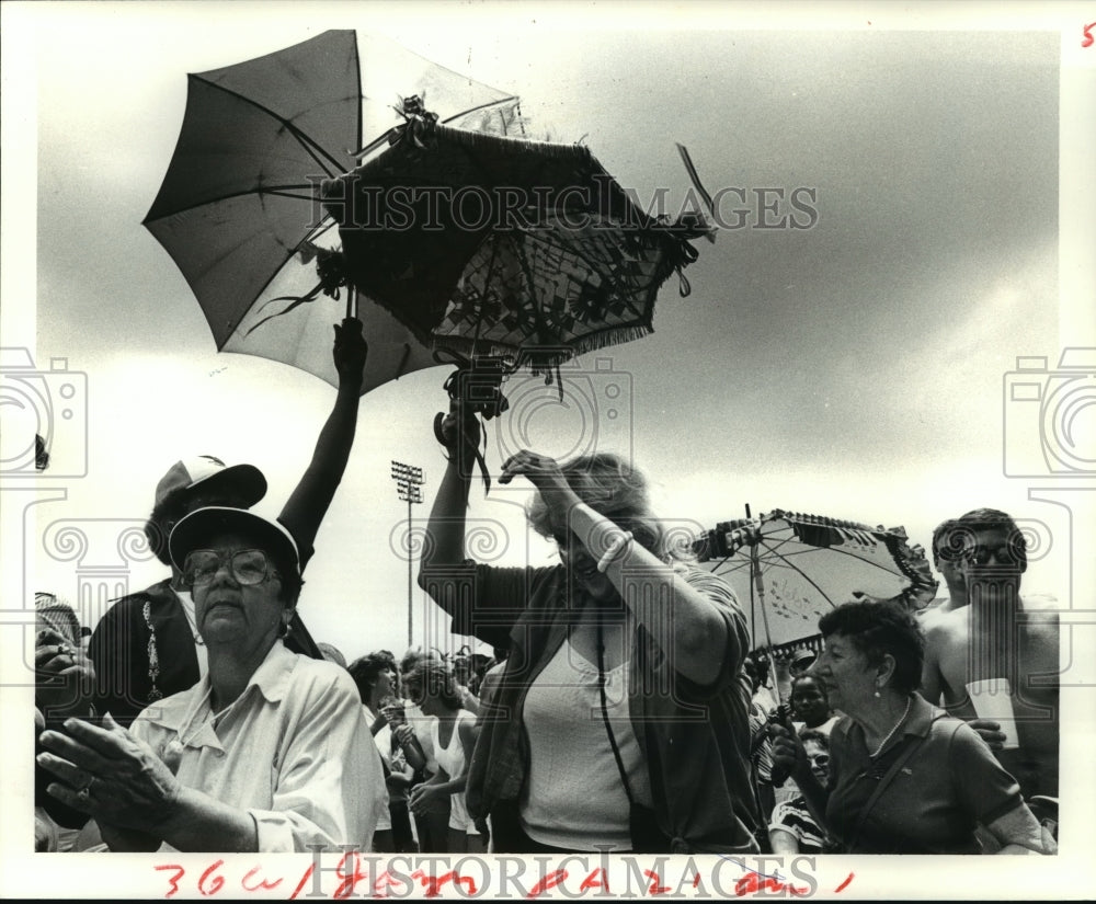 1985 Press Photo New Orleans Jazz and Heritage Festival- Young and old at Fest. - Historic Images