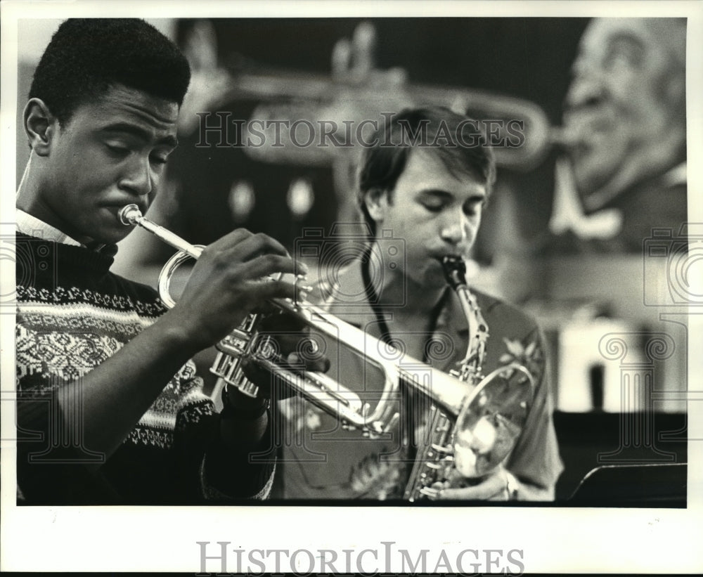 1985 Press Photo New Orleans Jazz and Heritage Festival-Students perform Jazz. - Historic Images