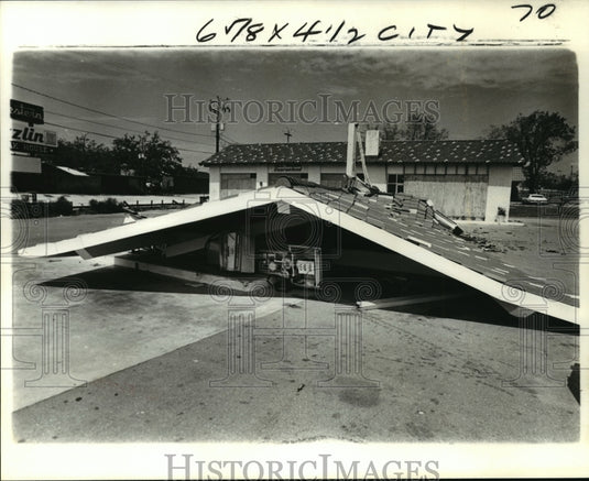 1979 Press Photo Hurricane Frederic- Damaged gas station - noa04663 - Historic Images