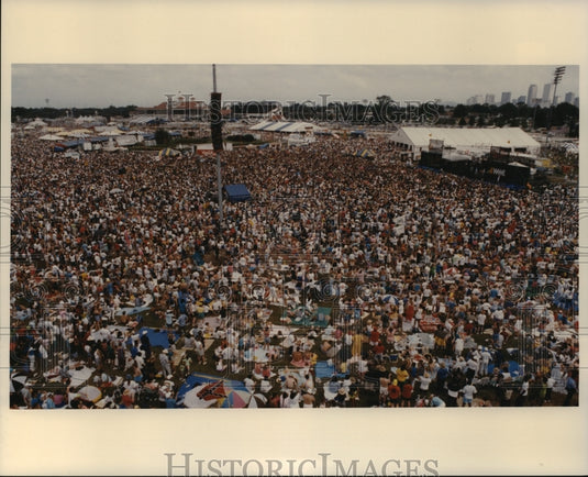 1995 New Orleans Jazz and Heritage Festival- Over view of crowds. - Historic Images