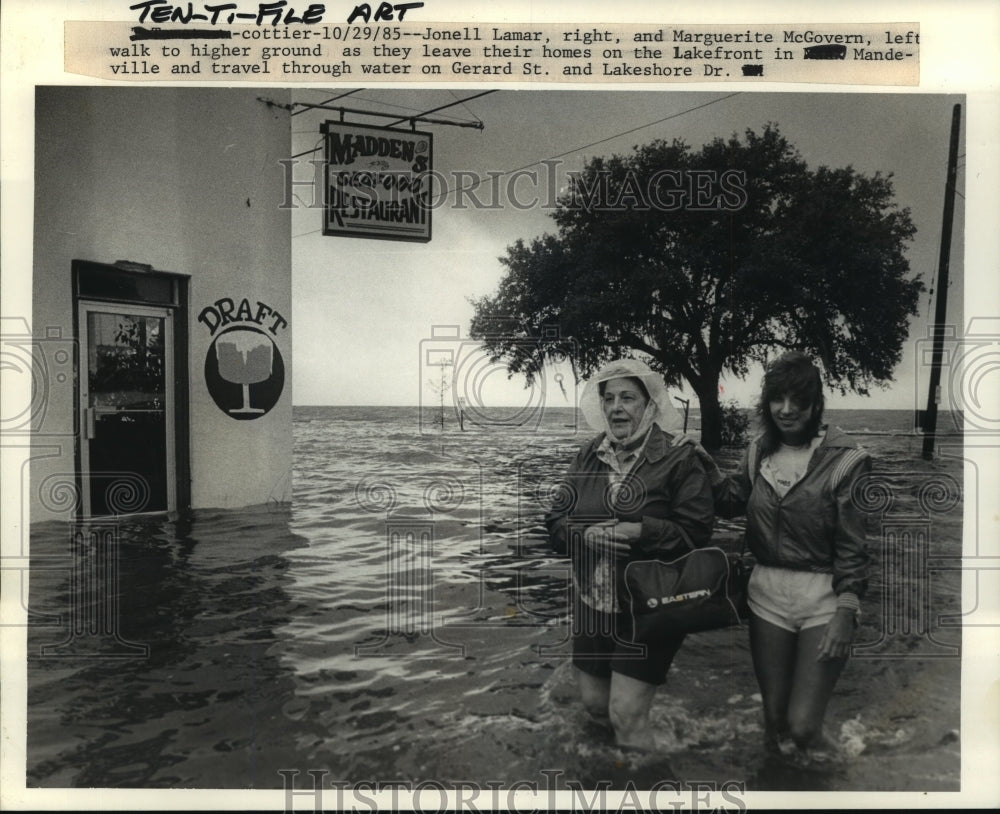 1985 Hurricane Juan-Jonell Lamar, right and Marguerite McGovern. - Historic Images