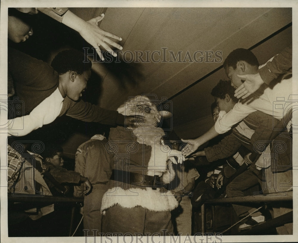 1973 Press Photo Doll and Toy Fund- Hands reaching out to Santa. - noa05108 - Historic Images