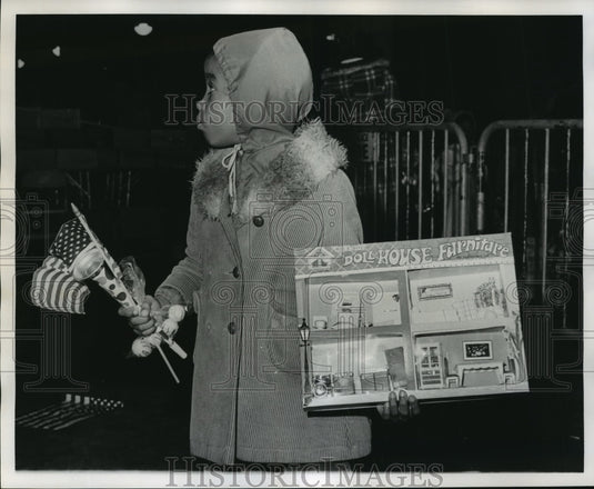1973 Press Photo Doll and Toy Fund- Little girl with her gifts from party. - Historic Images