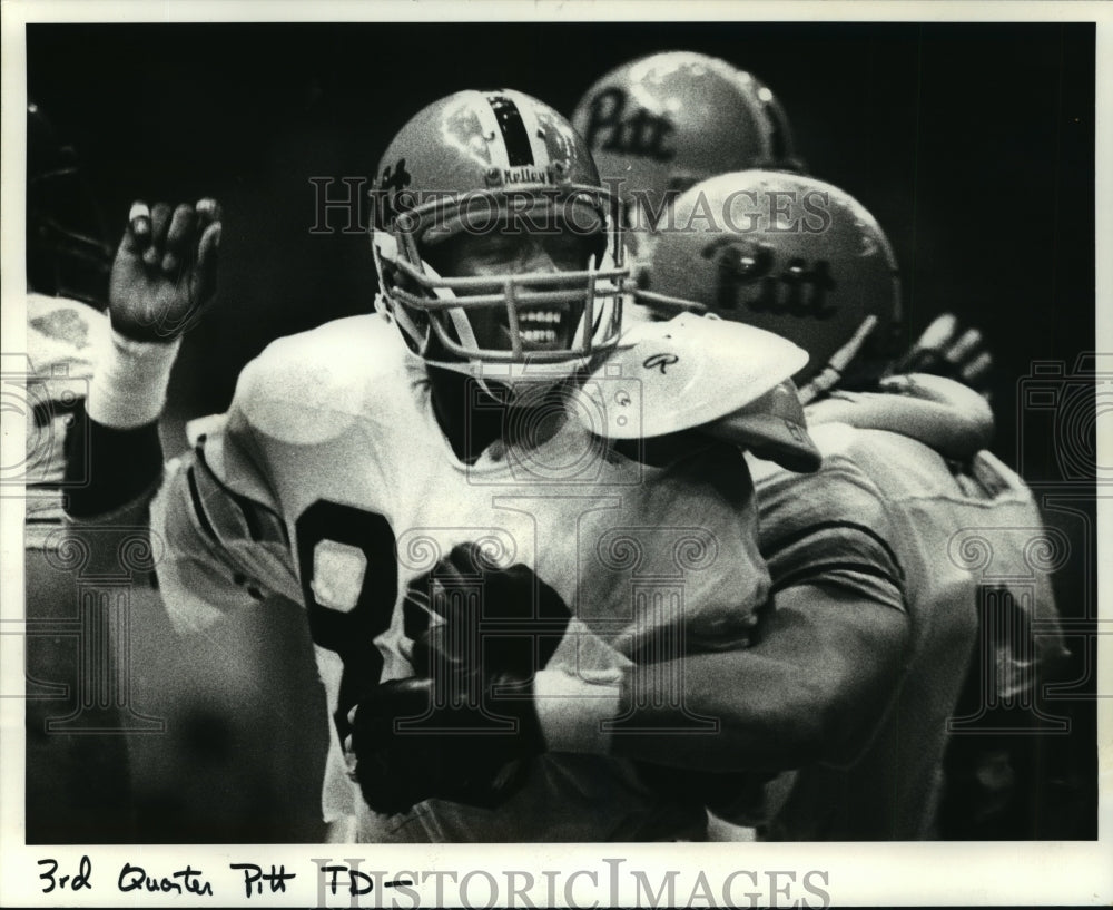 1982 Press Photo Sugar Bowl Classic, Player Celebrates Touchdown With Teammates - Historic Images