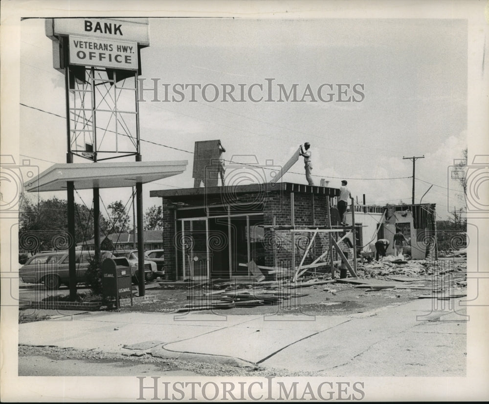 1965 Hurricane Betsy- Merchant Bank, 1800 Veterans Hwy damaged. - Historic Images