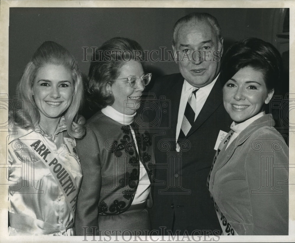 1970 Press Photo Sugar Bowl visitors posing before game - noa05319 - Historic Images