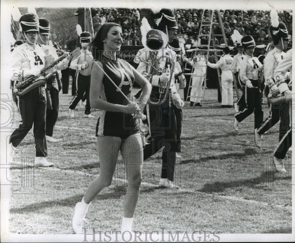 1970 Press Photo Sugar Bowl- Arkansas cheerleaders at halftime. - noa05344 - Historic Images