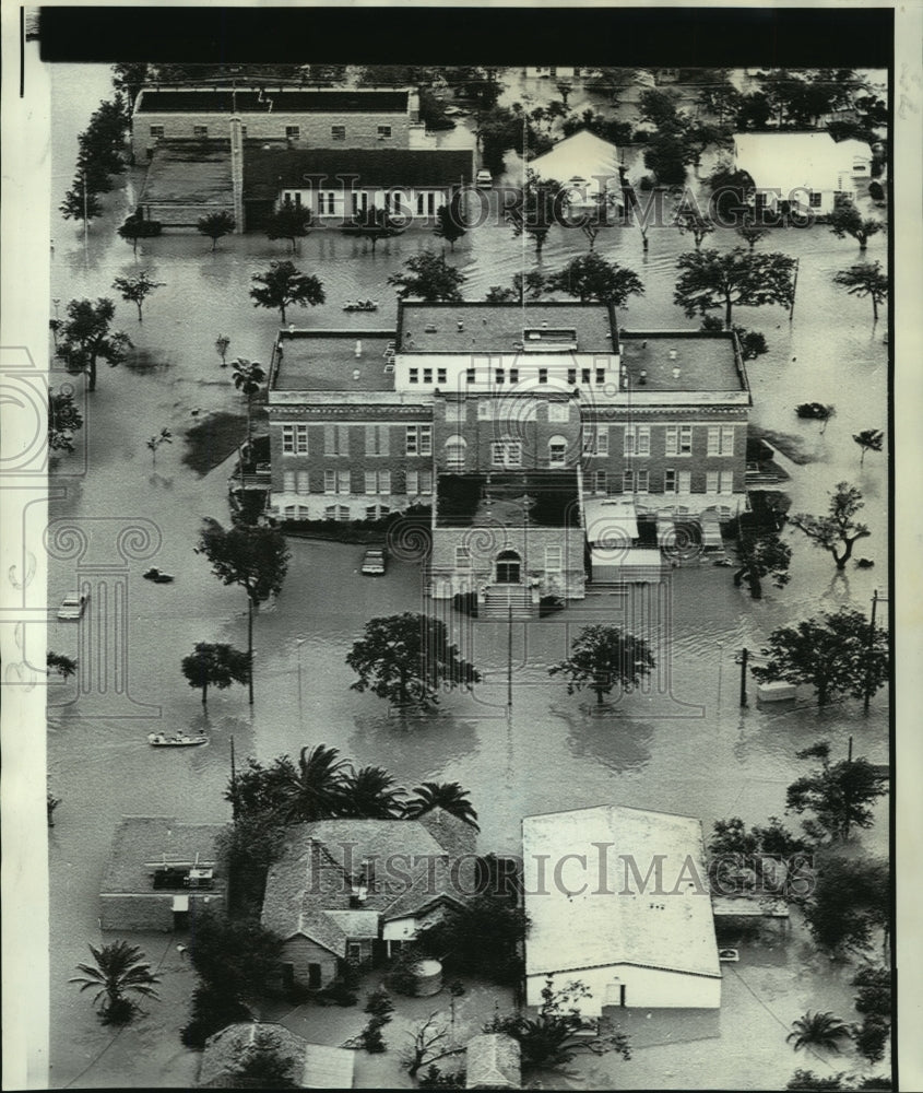 1971 Press Photo Tropical Storm Fern-Floodwaters from storm. - noa05453 - Historic Images