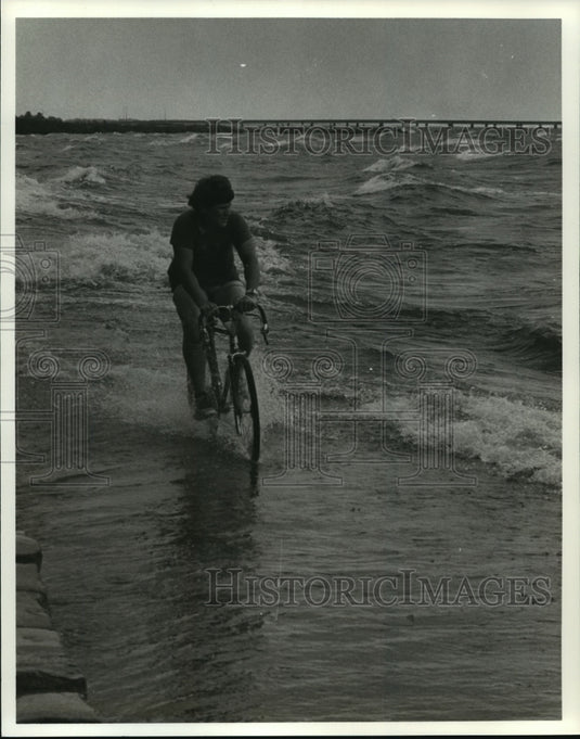 1979 Press Photo Hurricane Frederic- Riding through the rough waves. - noa05471 - Historic Images