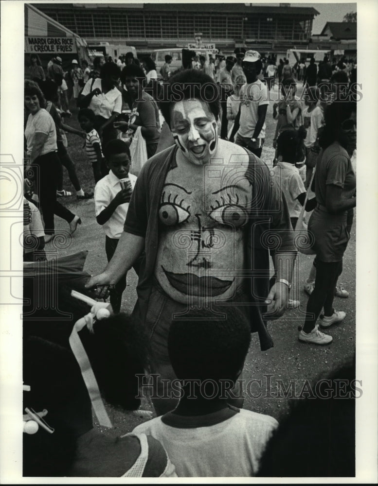 1985 New Orleans Jazz and Heritage Festival- body painting. - Historic Images