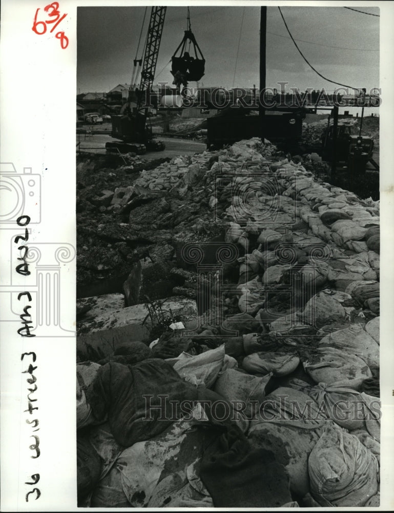 1985 Hurricane Juan-Sandbags form emergency levee. - Historic Images