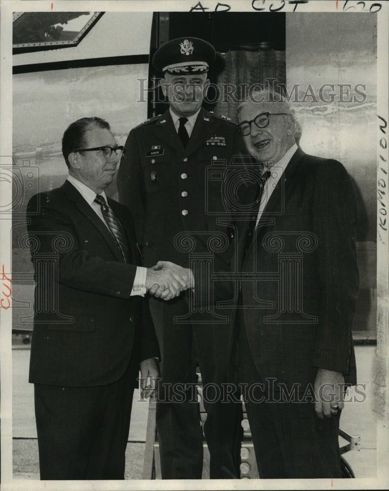 1970 Press Photo Hurricane Foresight- Project members arrive at airport. - Historic Images