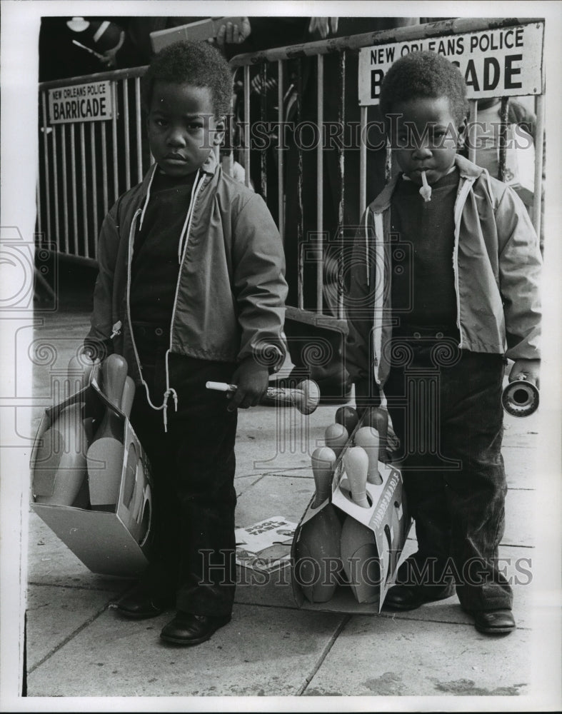 1971 Press Photo Doll and Toy Fund- Little boys with their toys. - noa05553 - Historic Images