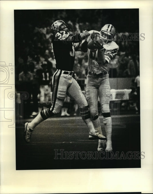 1979 Press Photo New Orleans Saints-Saints #32 and Detroit's #87 battle for ball
