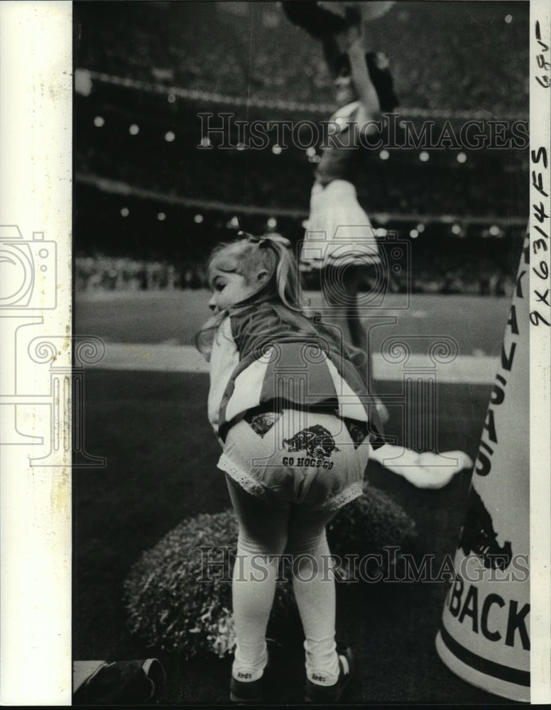 1980 Press Photo Sugar Bowl- Fans with differing loyalties let crowd know.- Historic Images