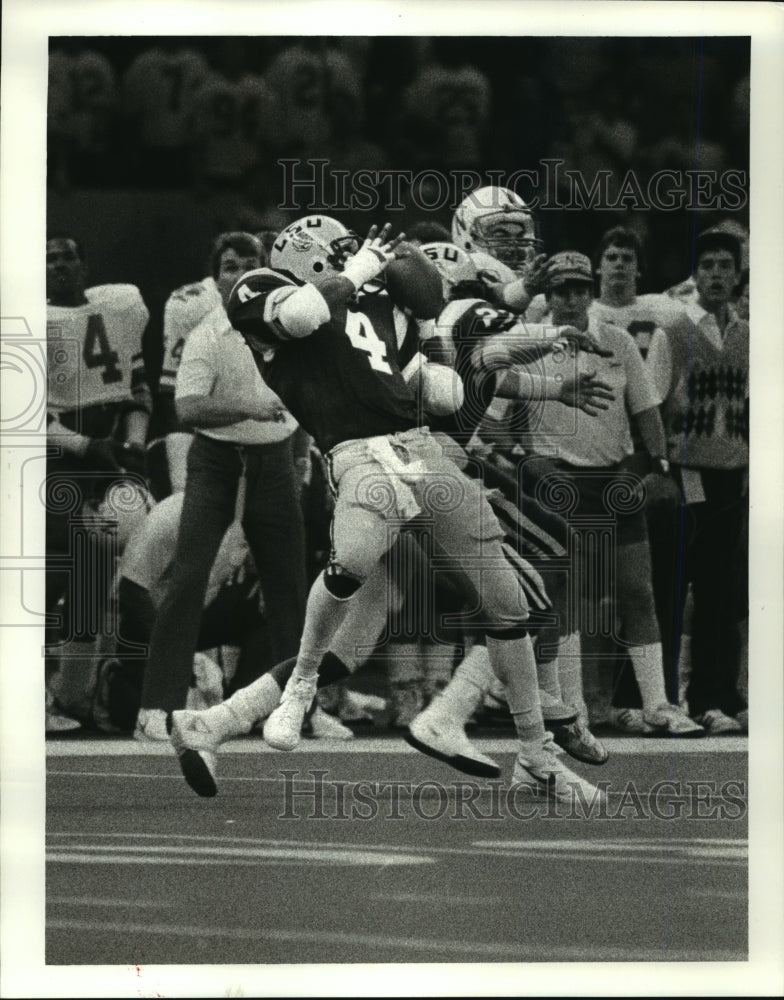 1984 Press Photo Sugar Bowl- Safety Jeffery Dale hauls in an interception. - Historic Images