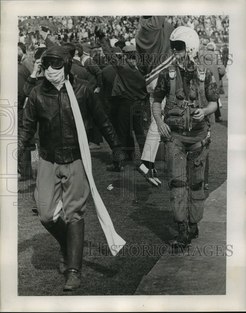 1971 Press Photo Sugar Bowl - Halftime Ceremonies Include People in Flight Suits - Historic Images