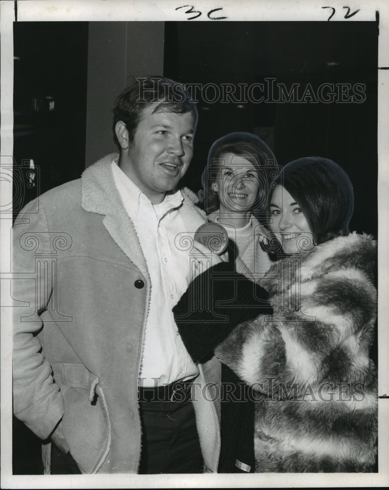 1970 Press Photo Sugar Bowl-Rebels fans arrive for Sugar Bowl Classic. - Historic Images