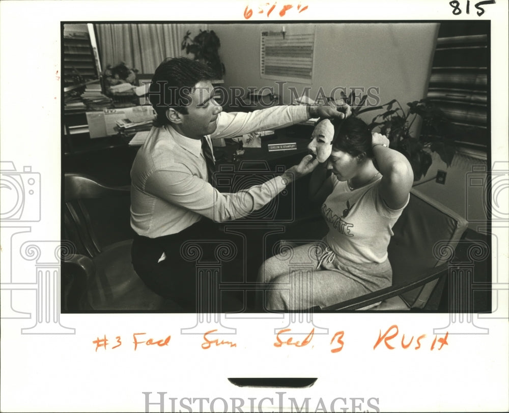 1982 Press Photo Richard Abda puts theater mask on Cathy Mutz. - noa05772 - Historic Images