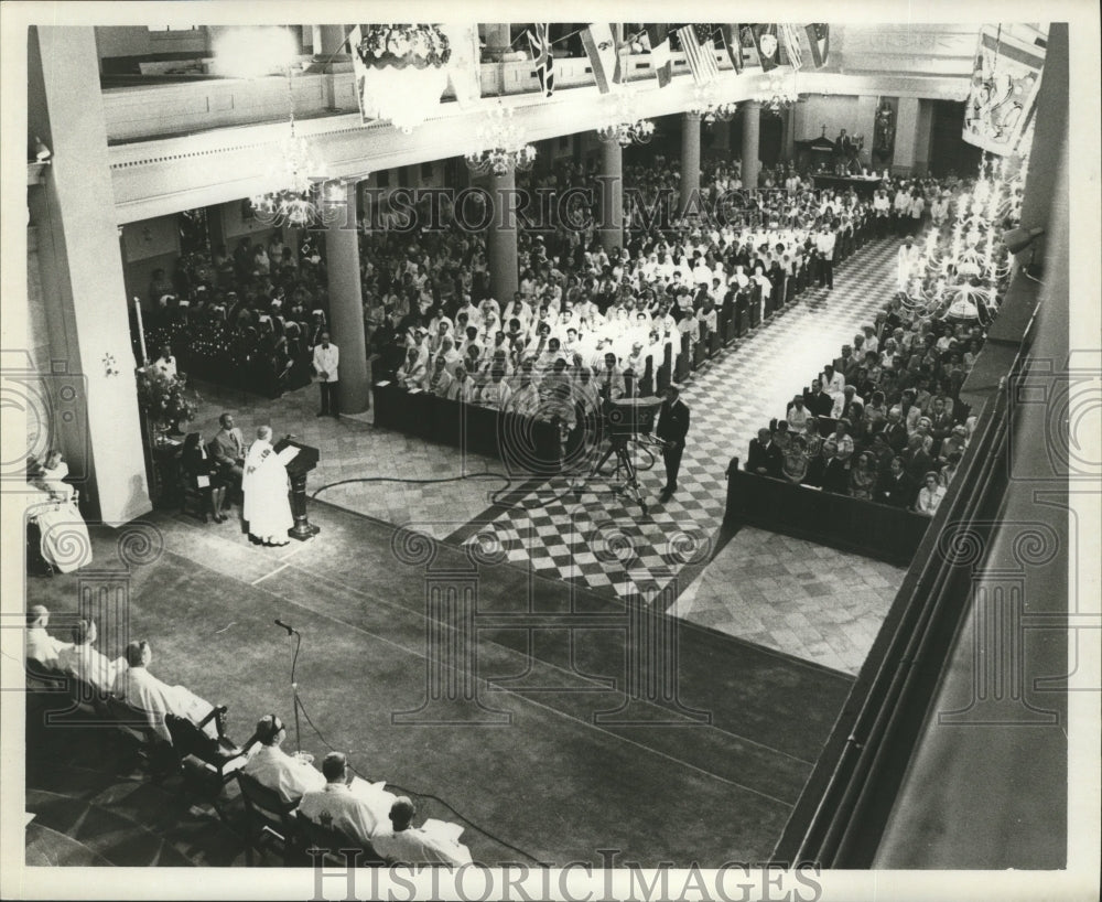 1976 Press Photo New Orleans - St. Louis Cathedral Mass in Jackson Square - Historic Images