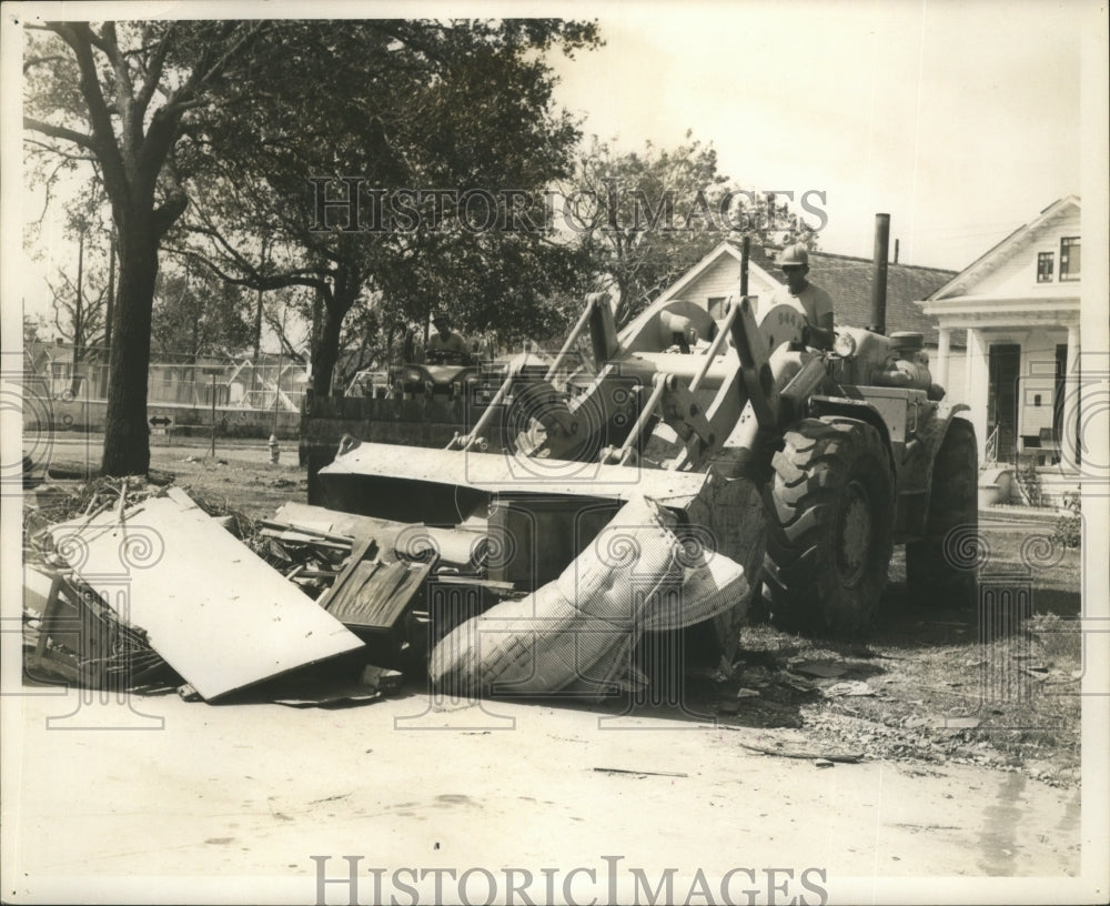 1965 Press Photo Hurricane Betsy - Man Bulldozing for Flood Control - noa05894-Historic Images