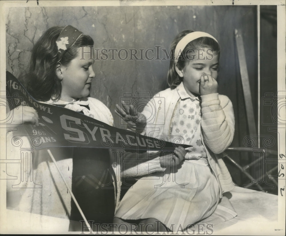 1964 Sugar Bowl - LSU Fan Jeanne Peltier &amp; Syracuse Fan Gray Tuggle - Historic Images