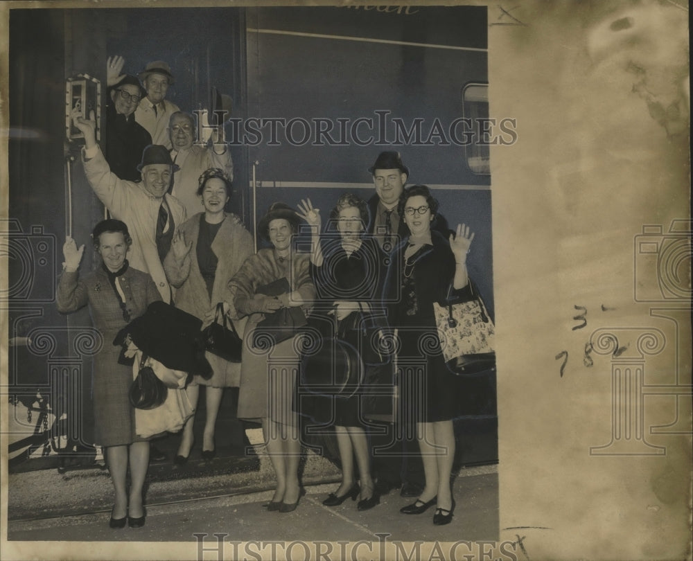 1964 Sugar Bowl - Kentucky Visitors at Union Passenger Terminal - Historic Images