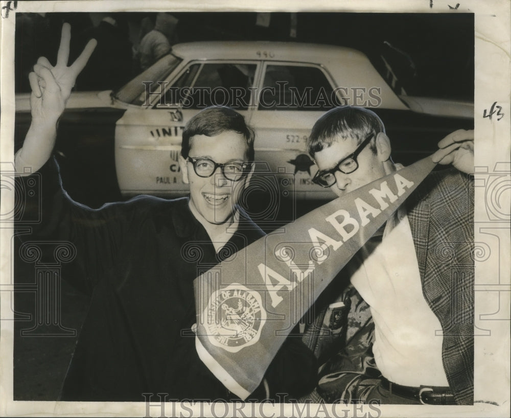 1966 Sugar Bowl-Sugar Bowl visitors from University of Tennessee. - Historic Images