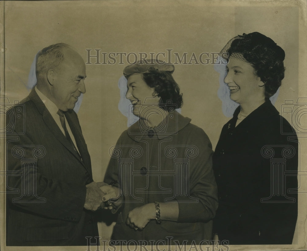 1961 Homer Bartee Congratulates Mrs. Ernst Abadie on Meeting Quota - Historic Images