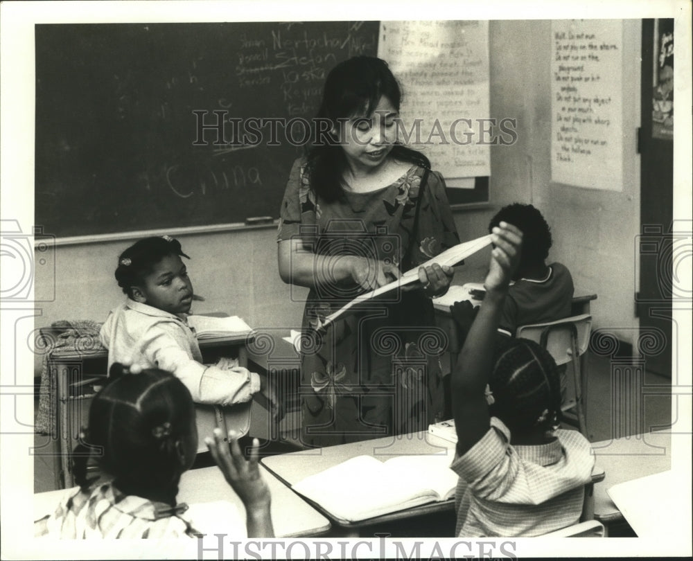 1982 Roserio Abad drills students on the basics. - Historic Images