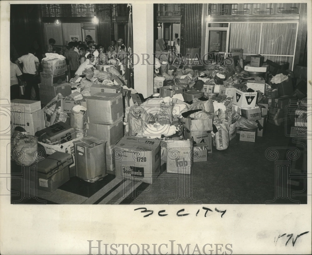 1969 Press Photo Hurricane Camille - Non-perishable Items for Gulf Coast Victims - Historic Images