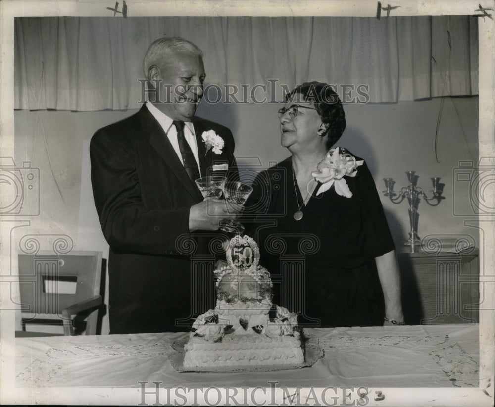 1961 Press Photo Mr. and Mrs. Joseph Accardp celebrate 50th wedding anniversary. - Historic Images