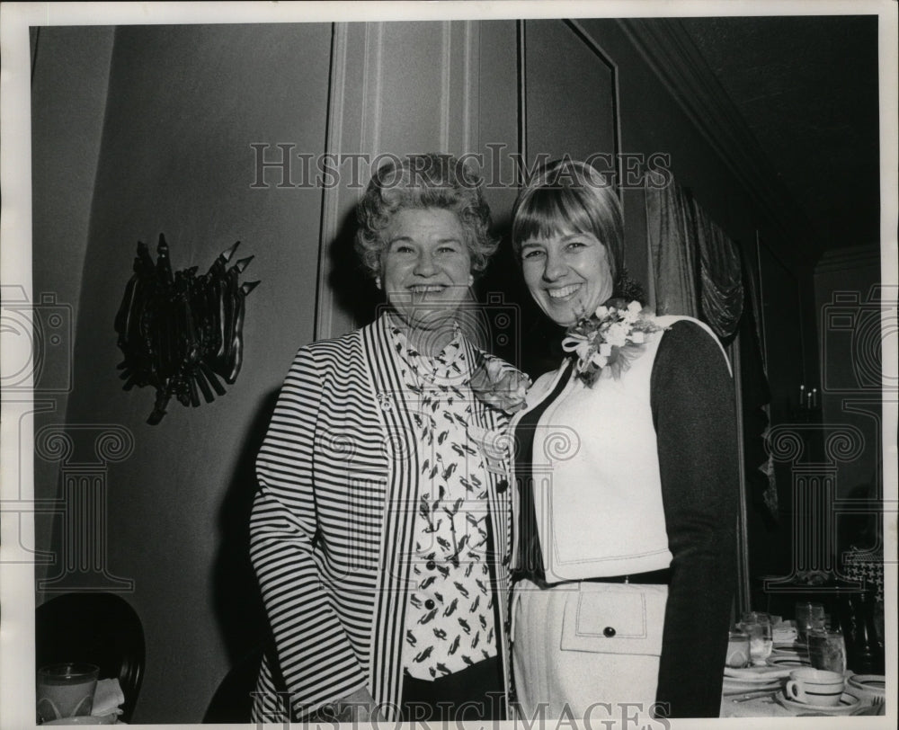 1971 Press Photo Sugar Bowl- Oklahoma and Auburn players wives luncheon.- Historic Images