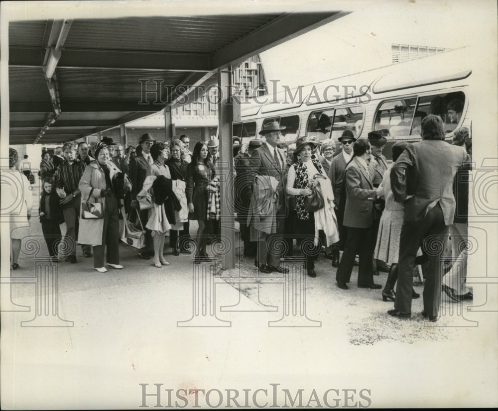 1973 Press Photo Sugar Bowl - Oklahoma Fans Arrive at International Airport - Historic Images