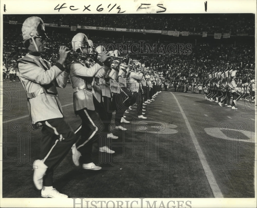 Press Photo Sugar Bowl - Band in Multi Colored Uniform March on Field-Historic Images