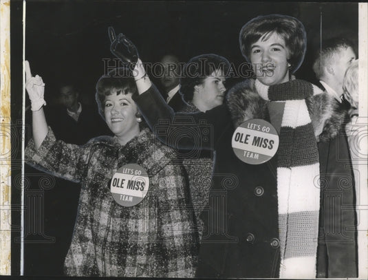 1963 Sugar Bowl- Sugar Bowl Partisans whet appetite for victory. - Historic Images