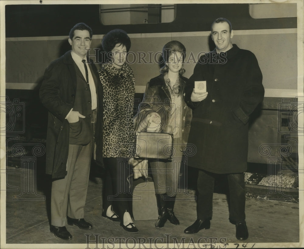 1962 Sugar Bowl- Early arrivals for the Sugar Bowl Classic. - Historic Images